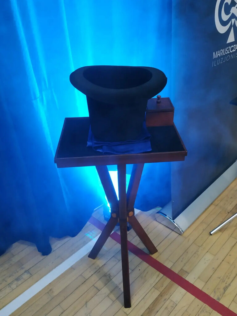 stolik do prezentowania iluzji